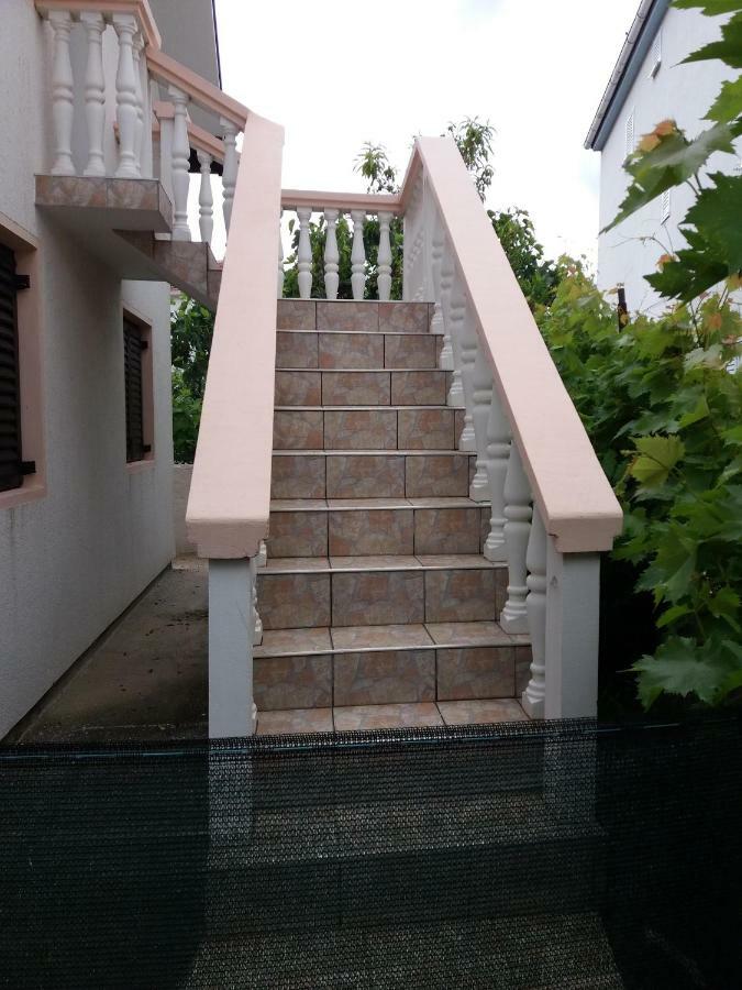 Apartment Ivan Нін Екстер'єр фото
